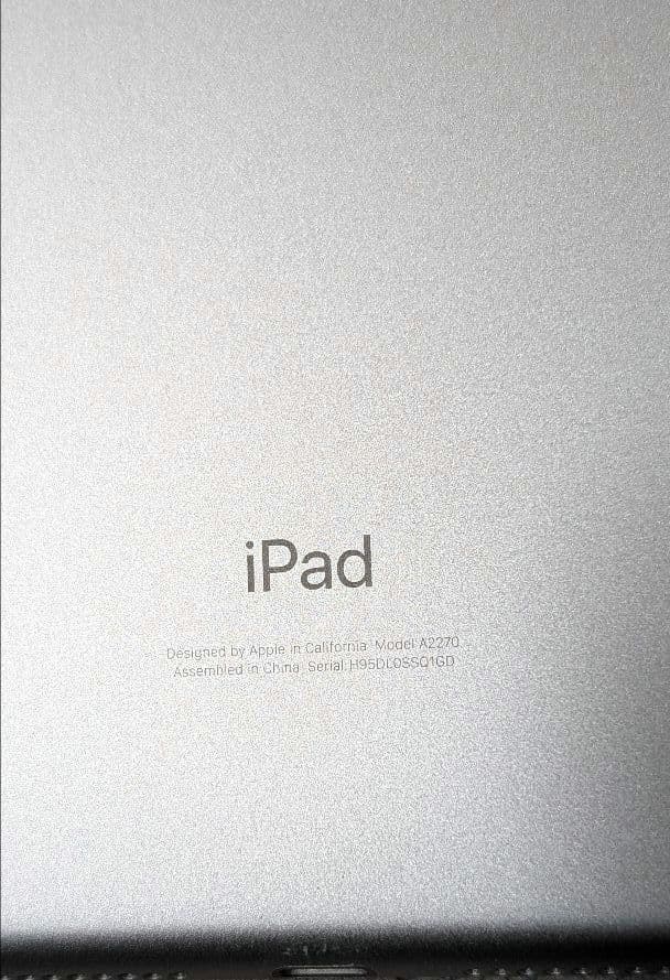 Apple iPad 第8世代 32GB Wi-FIモデルシルバー 本体