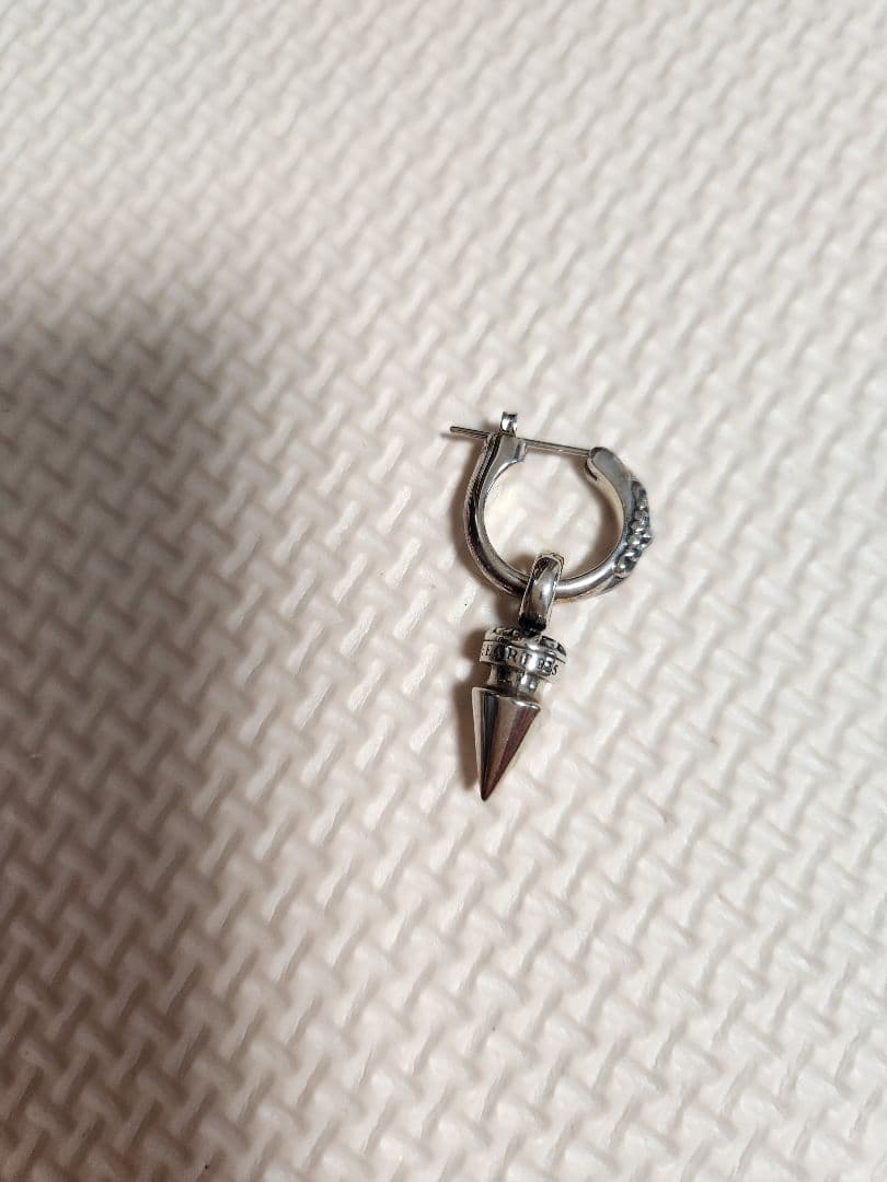 LION HEART クロッシングピアス スパイクドロップ