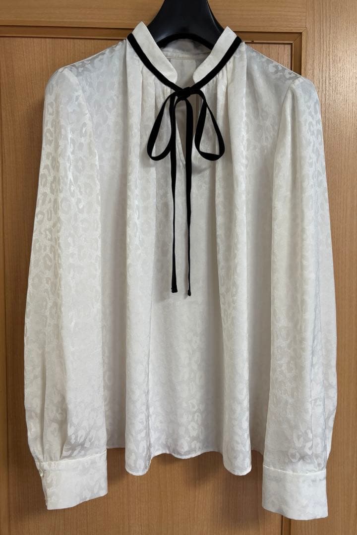 ピンキーアンドダイアン◆別珍リボンアニマルジャカードブラウス エクリュ 38