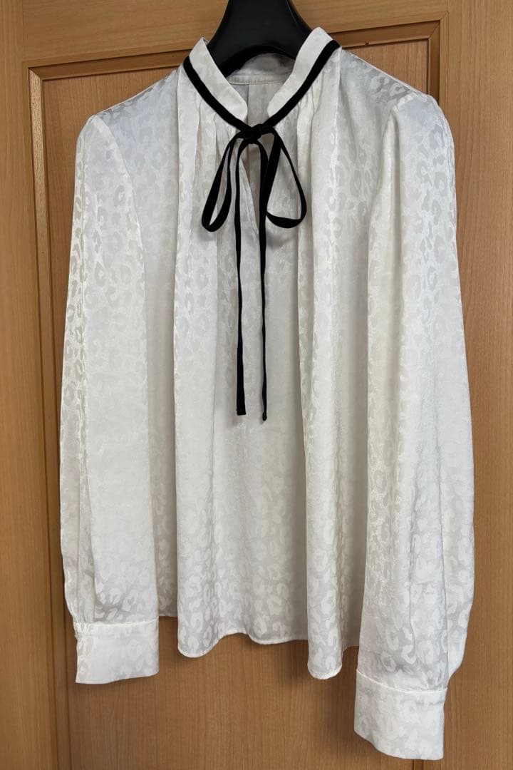 ピンキーアンドダイアン◆別珍リボンアニマルジャカードブラウス エクリュ 38