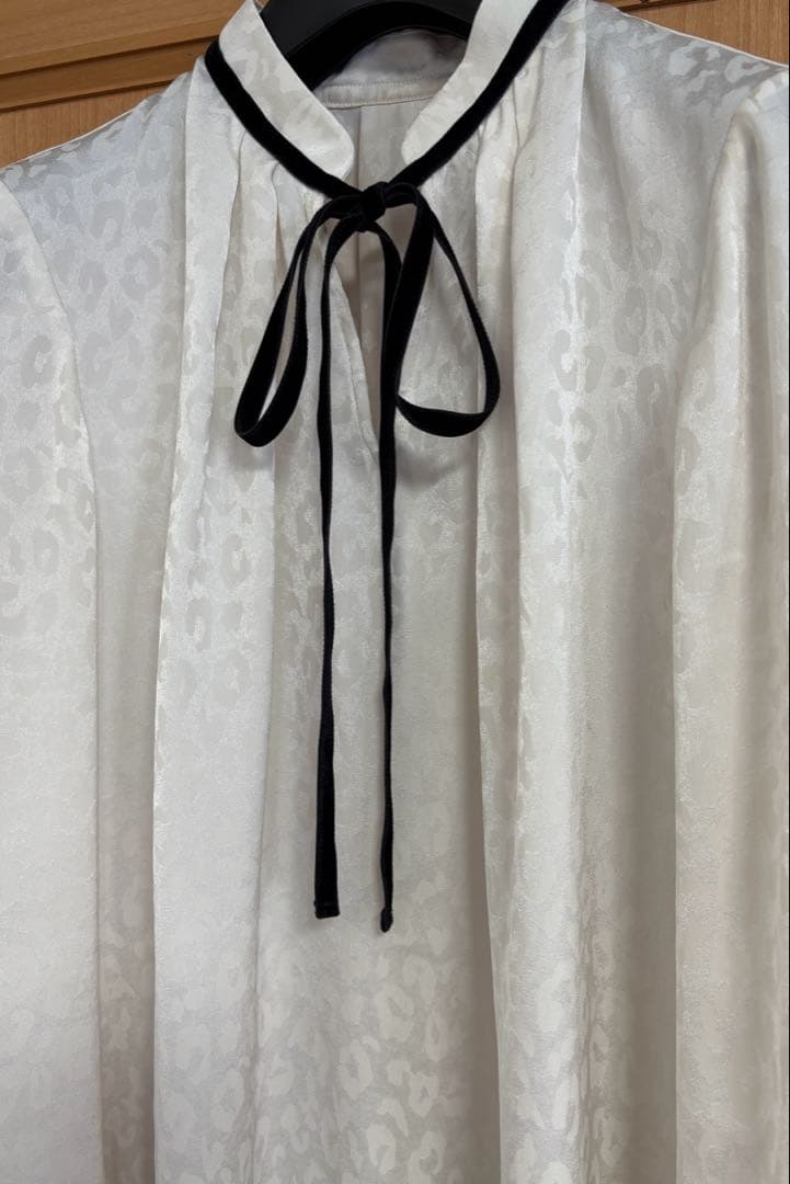 ピンキーアンドダイアン◆別珍リボンアニマルジャカードブラウス エクリュ 38