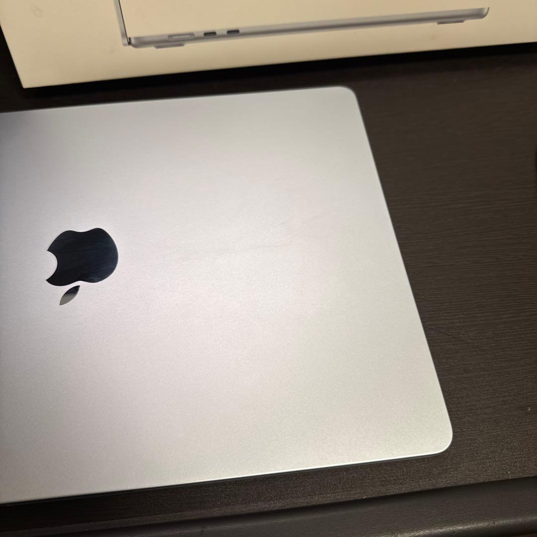 Apple MacBook Air 15インチ M4 2025バッテリー100%