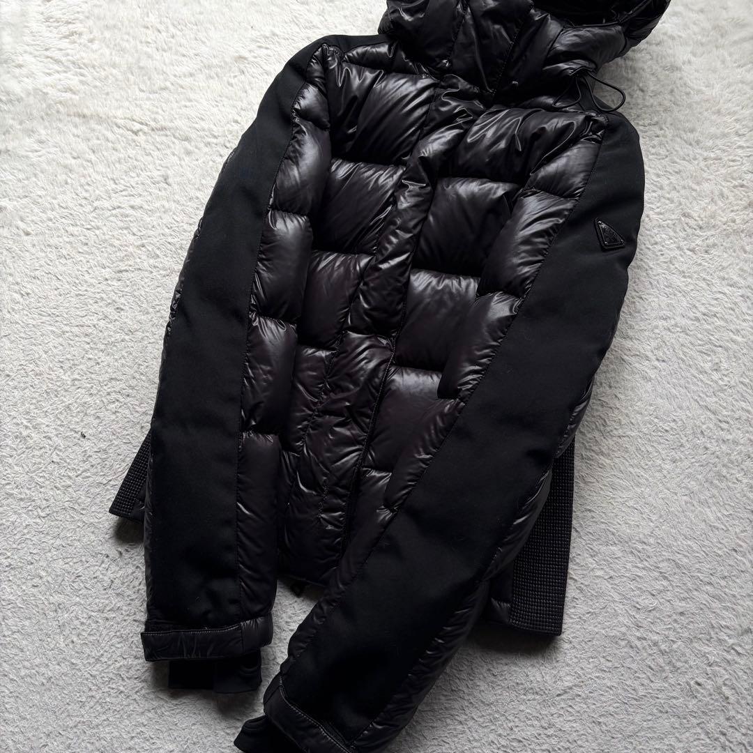 PRADA プラダ ダウンジャケット 三角ロゴ金具 ブラック 袖ライン ブラック