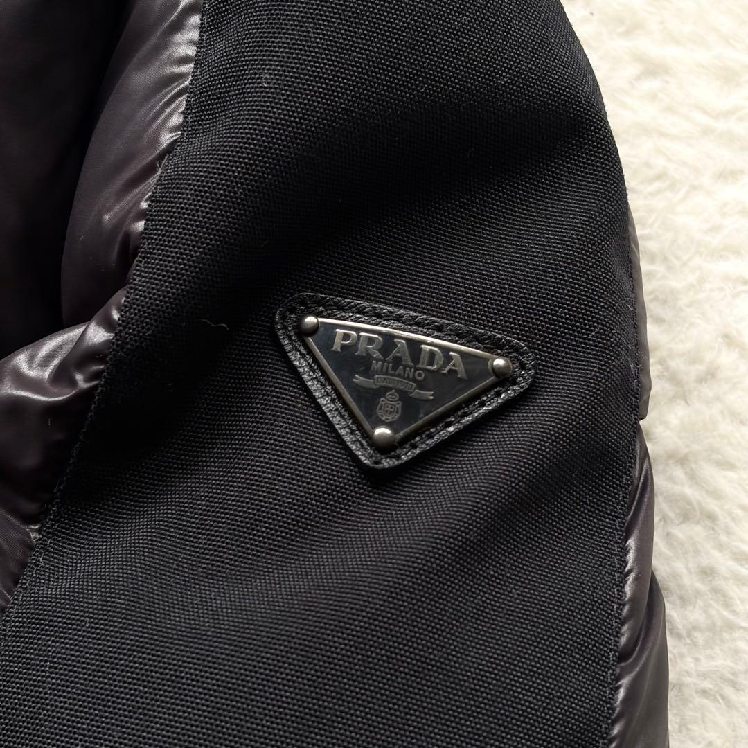 PRADA プラダ ダウンジャケット 三角ロゴ金具 ブラック 袖ライン ブラック