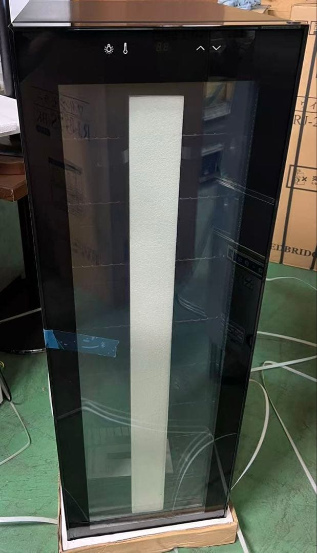 新品　ワインセラー　37本入り