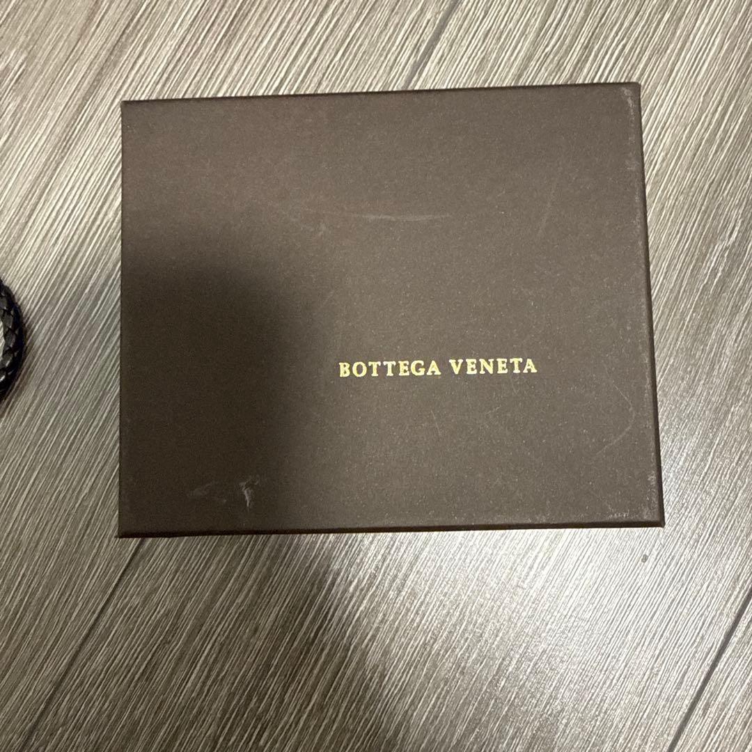 Bottega Veneta 黒編み込みレザーブレスレット
