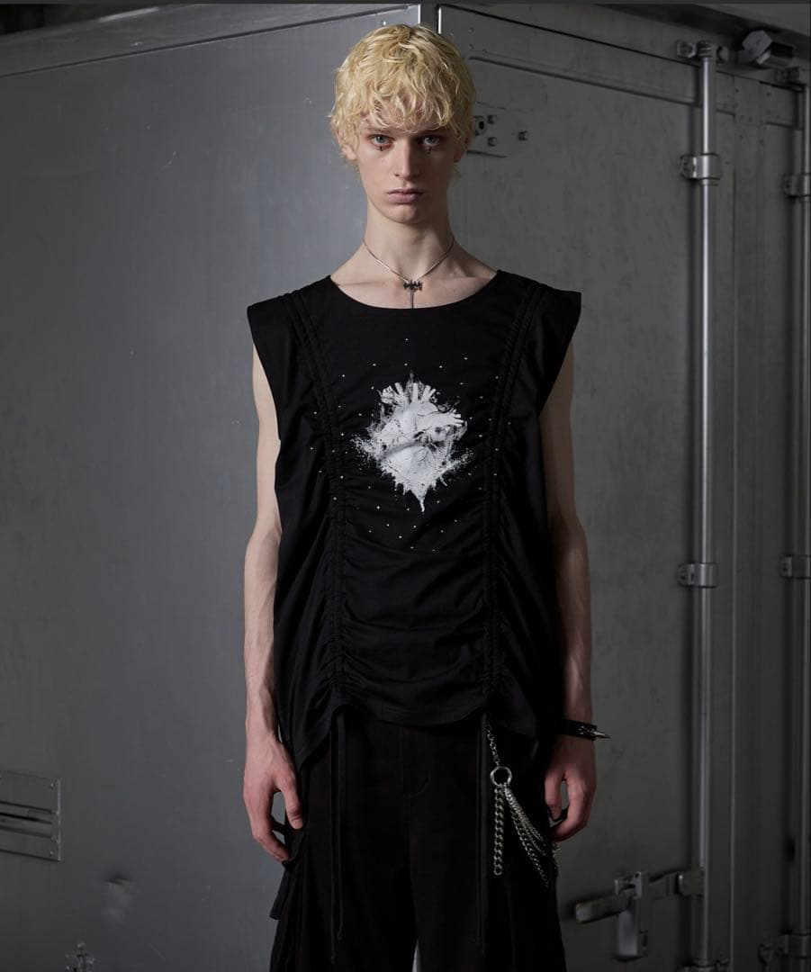 GRANCY シャーリングデザインラインストーングラフィックノースリーブT 1