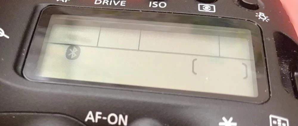 EOS6D MarkⅡ+予備バッテリ－2個付き+液晶部ガラスコーティング