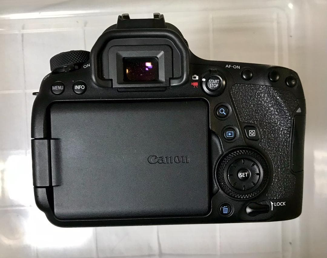 EOS6D MarkⅡ+予備バッテリ－2個付き+液晶部ガラスコーティング