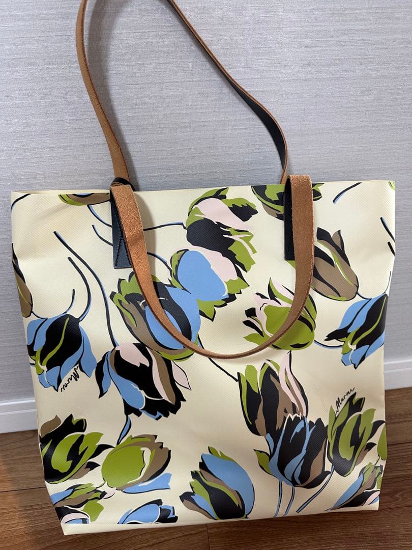 MARNIマル二　トートバック　PVCフラワー　ホワイト　ブルー