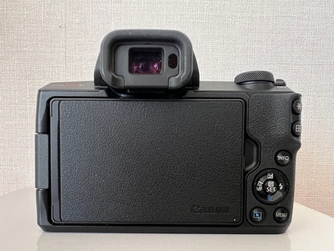 Canon EOS Kiss M ダブルズームキット ブラック【動作確認済】