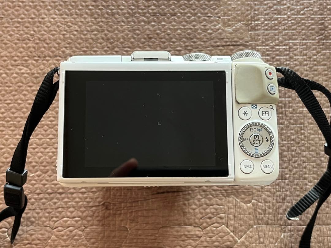 Canon EOS M3 ホワイト 18-55mmレンズ付き