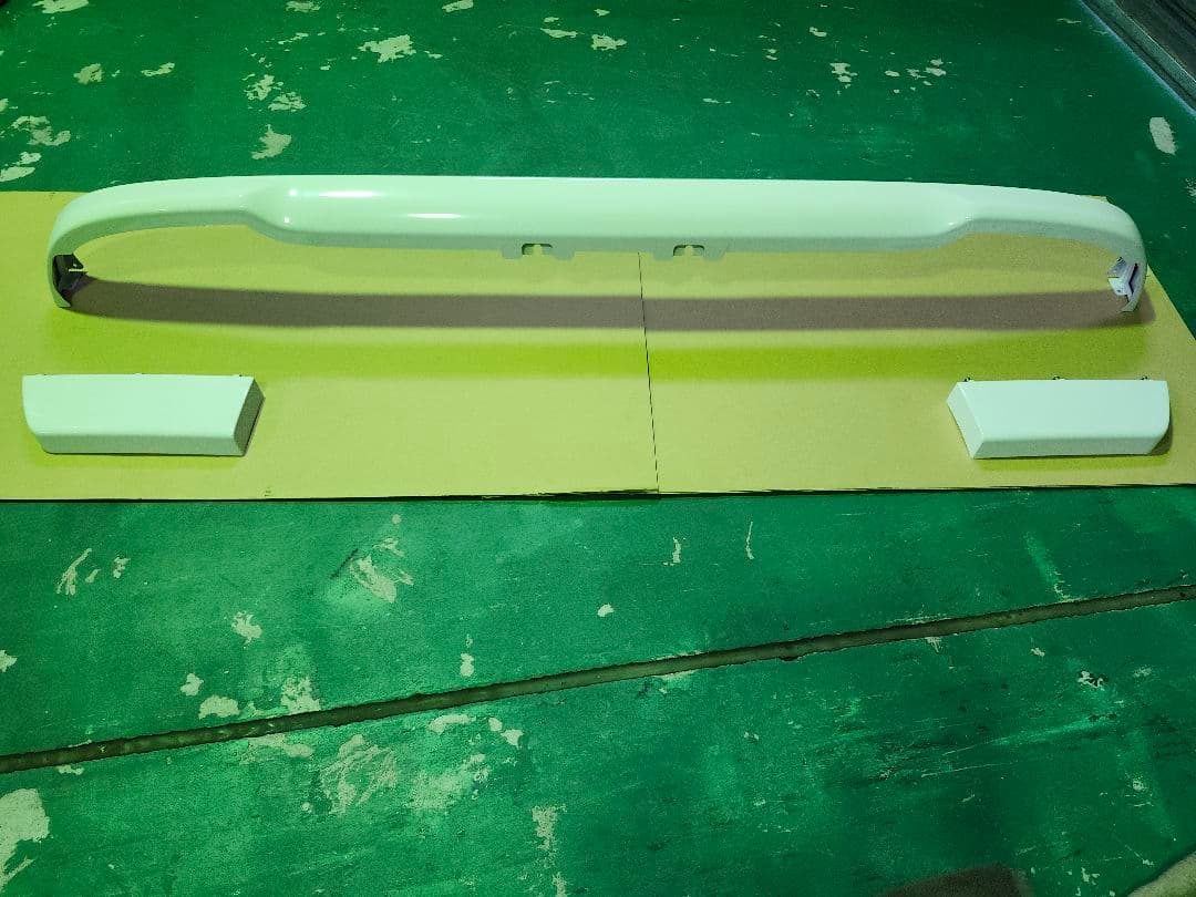 ISUZU GIGA フロントバンパー ホワイト