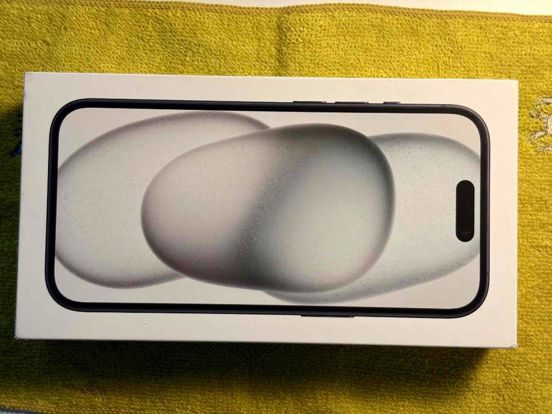 Apple iPhone15 256GB SIMフリー 黒 小傷あり 全体美品