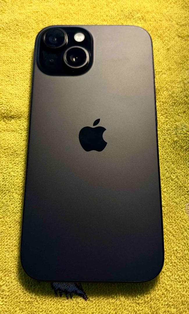 Apple iPhone15 256GB SIMフリー 黒 小傷あり 全体美品