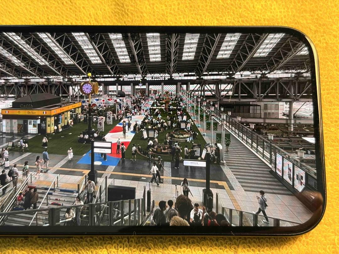 Apple iPhone15 256GB SIMフリー 黒 小傷あり 全体美品