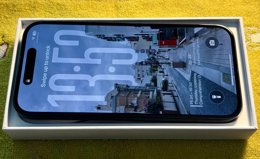 Apple iPhone15 256GB SIMフリー 黒 小傷あり 全体美品