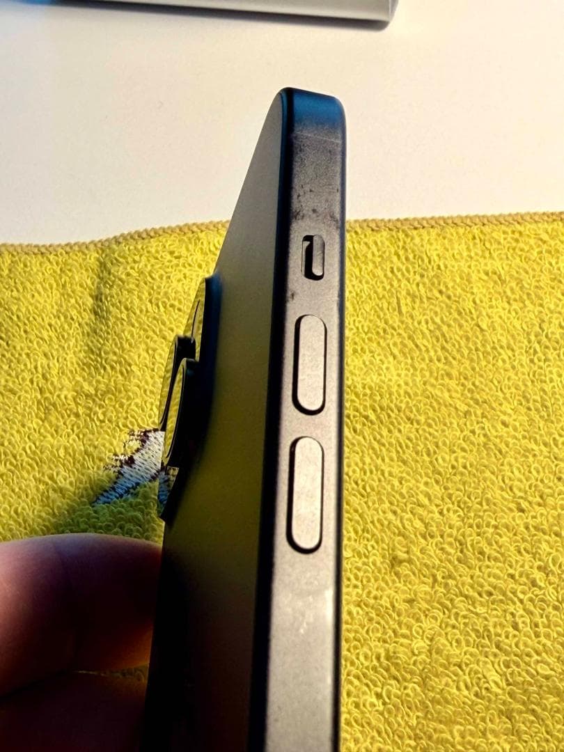 Apple iPhone15 256GB SIMフリー 黒 小傷あり 全体美品