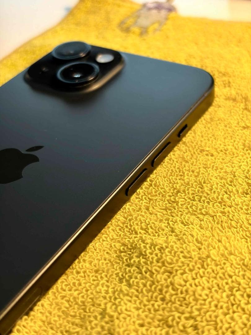 Apple iPhone15 256GB SIMフリー 黒 小傷あり 全体美品