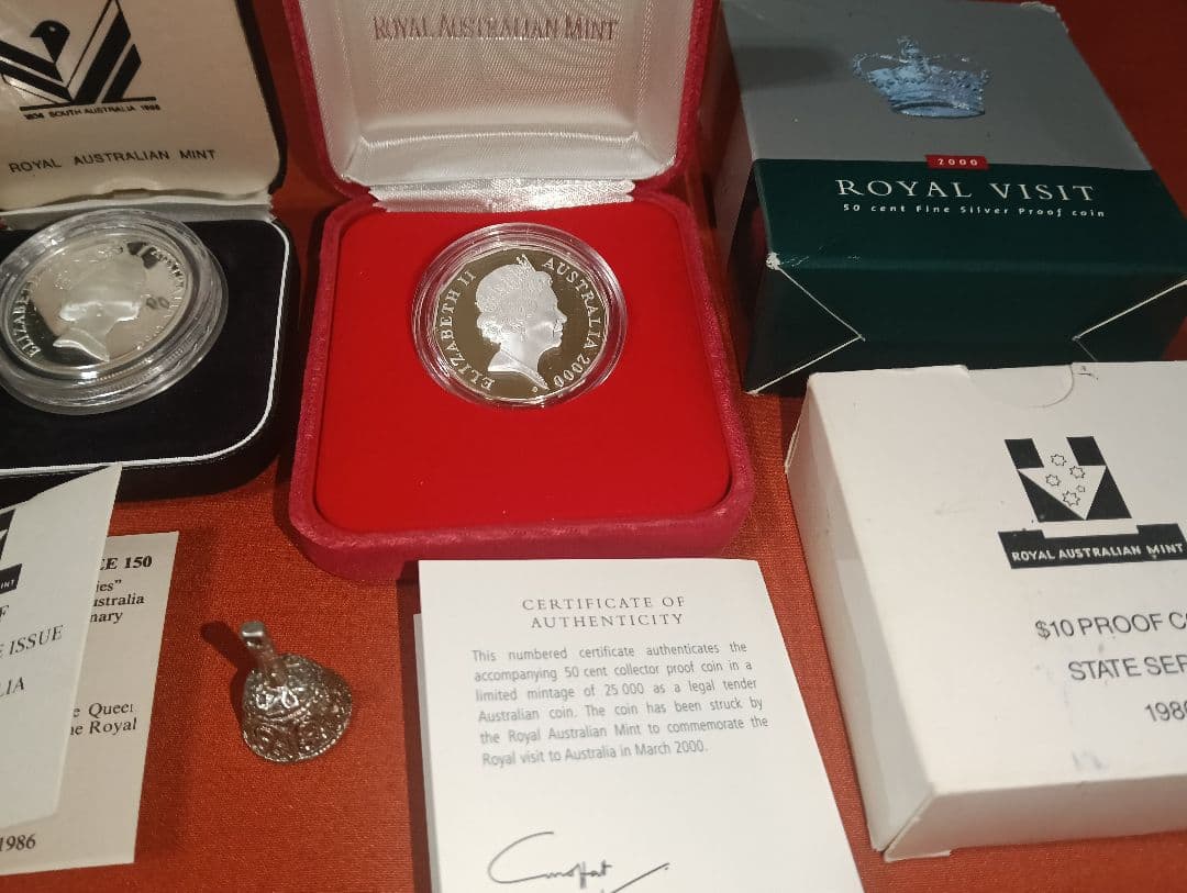 k*i様 希少 オーストラリア記念銀貨2種＆純銀製ビンテージ ベル型チャーム