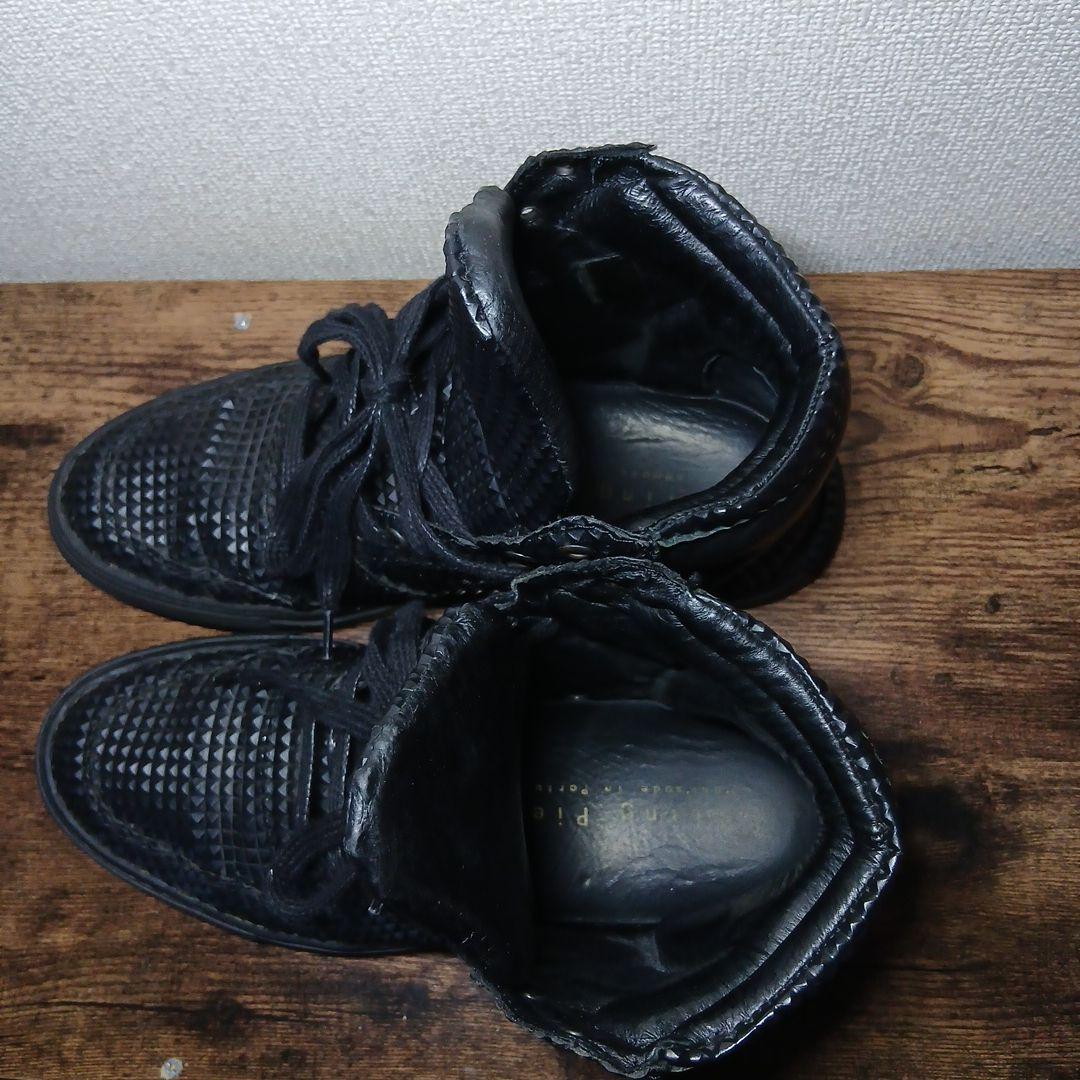 スタッズ付きブラックハイカットスニーカー