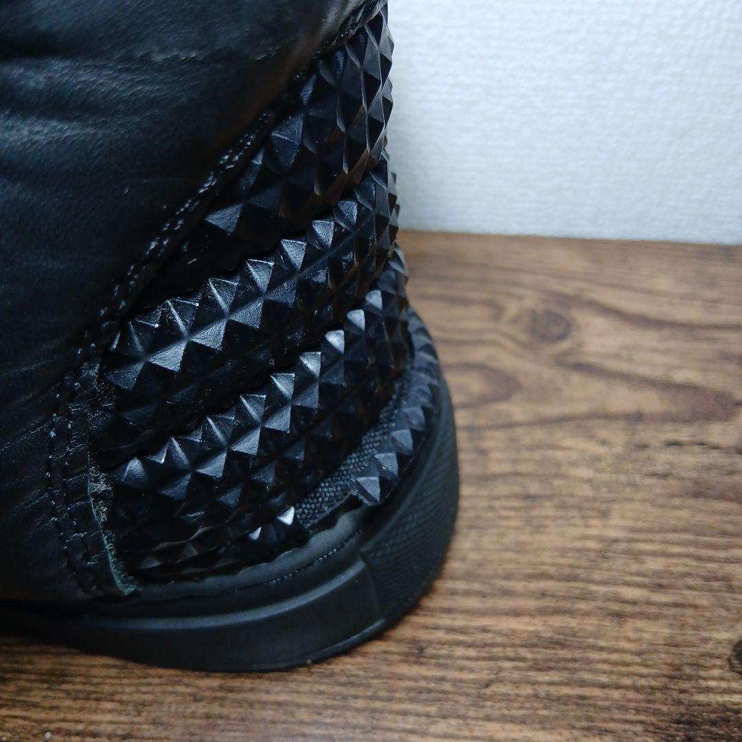 スタッズ付きブラックハイカットスニーカー