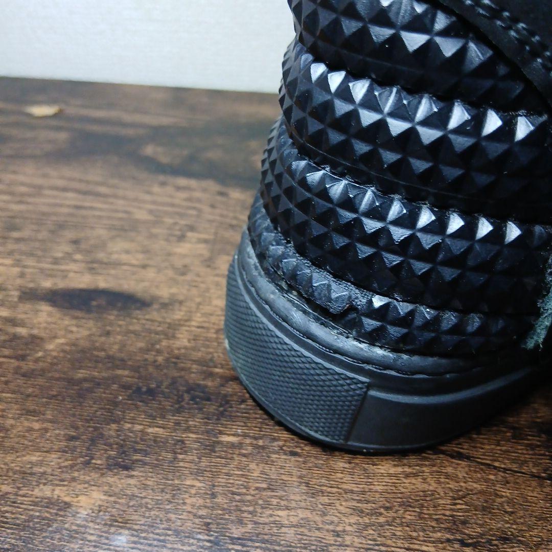 スタッズ付きブラックハイカットスニーカー