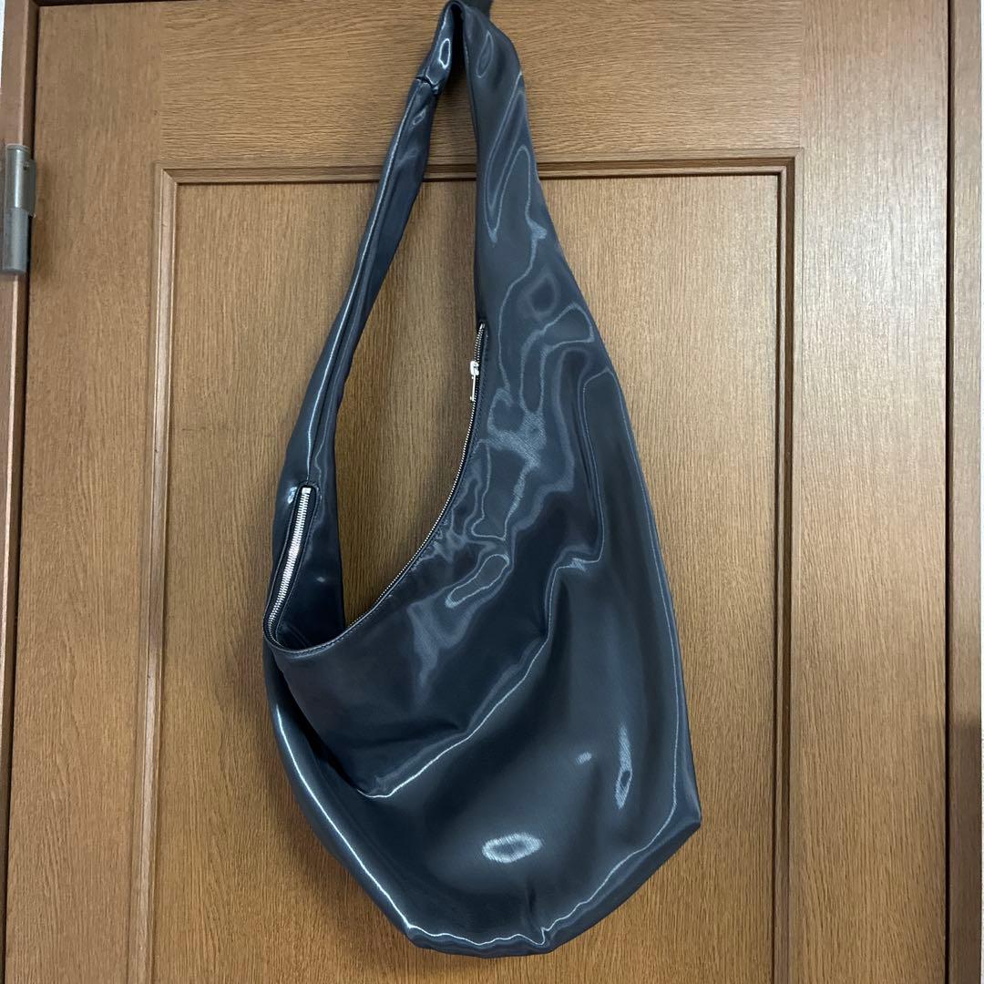 COS HIGH-SHINE BAG ハイシャイン ショルダーバッグ 深水光太