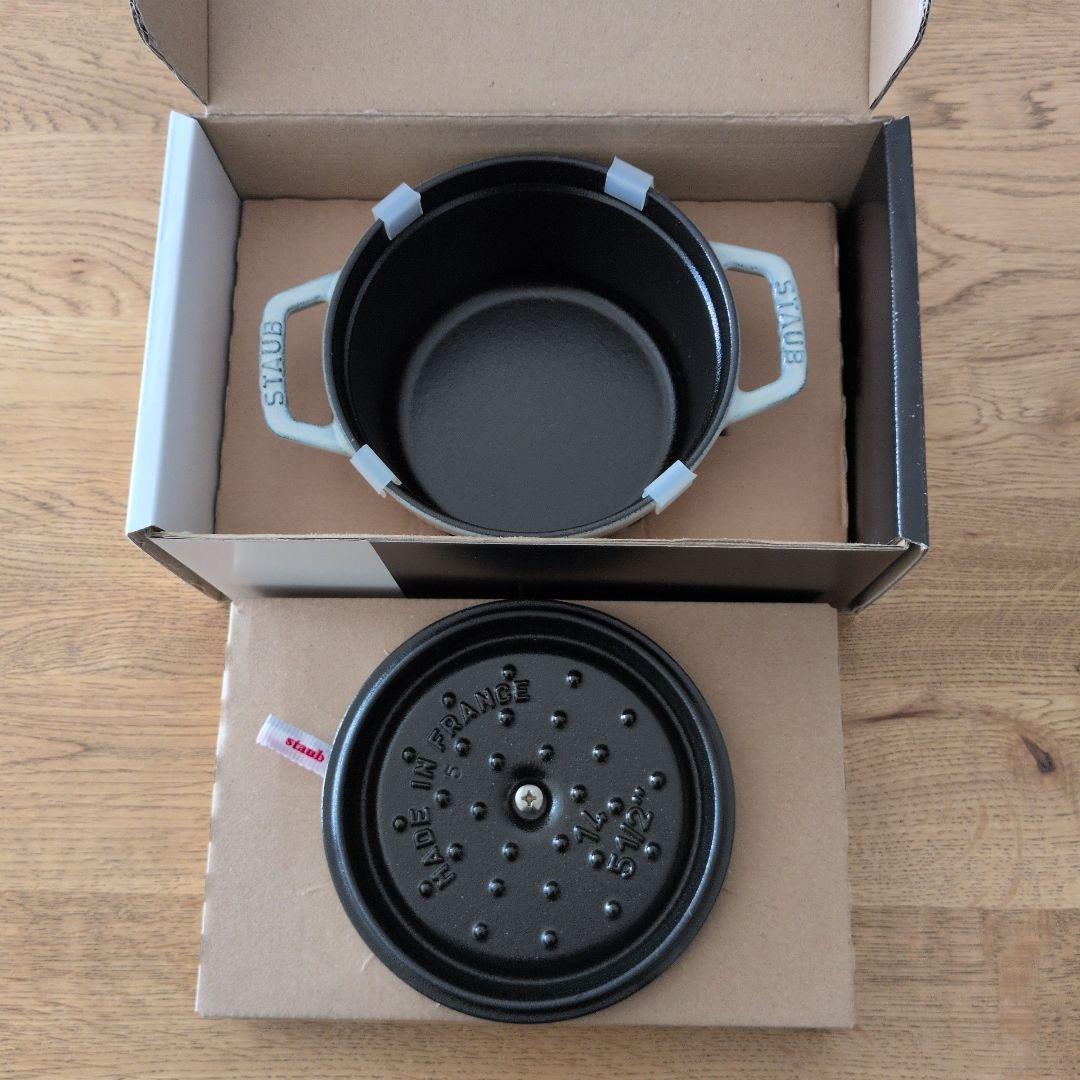 【新品未使用】Staub ココット ラウンド 14cm カンパーニュ　おまけ付き