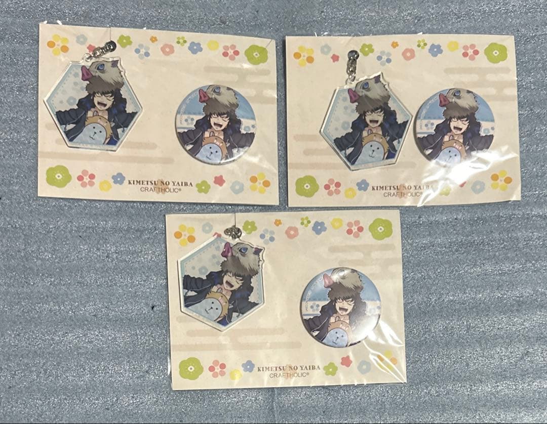 鬼滅の刃 craftholic 缶バッジ&アクリルチャーム 嘴平伊之助 3個