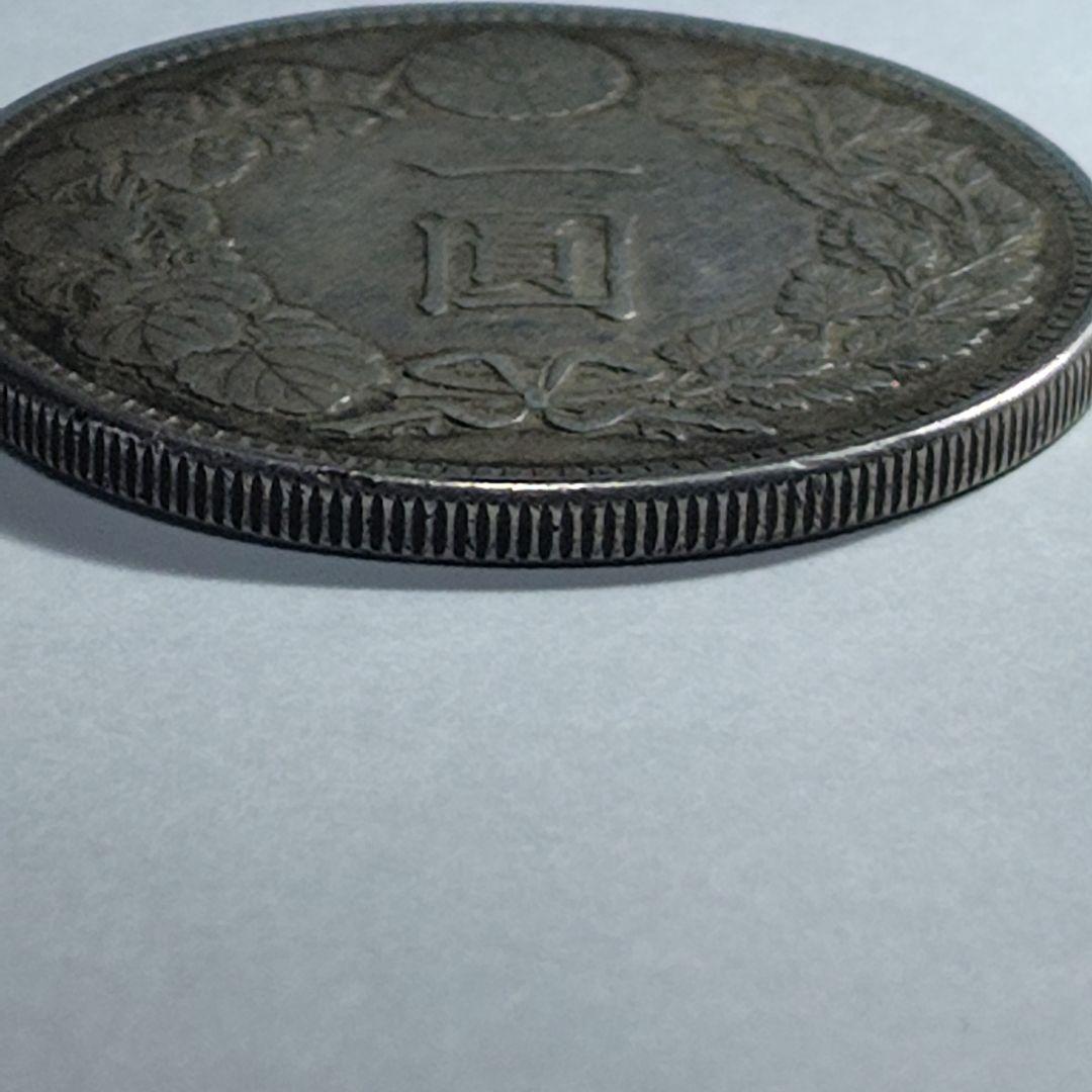 く*ー様 明治26年 一円銀貨（竜）｜銀900｜実流通品 F+〜VF−相当｜現状