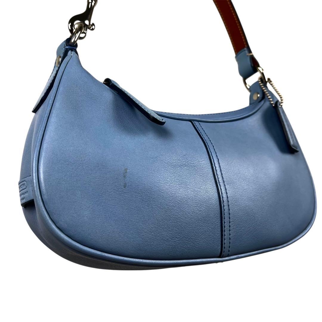 コーチ　ワンショルダーバッグ　アクセサリーポーチ　ハンドバッグ　レザー　ロゴ