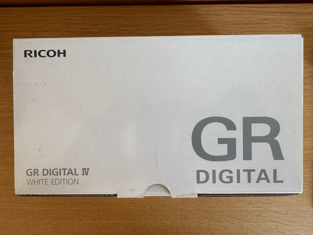 RICOH GR DIGITAL IV リコー ホワイト バッテリーおまけ