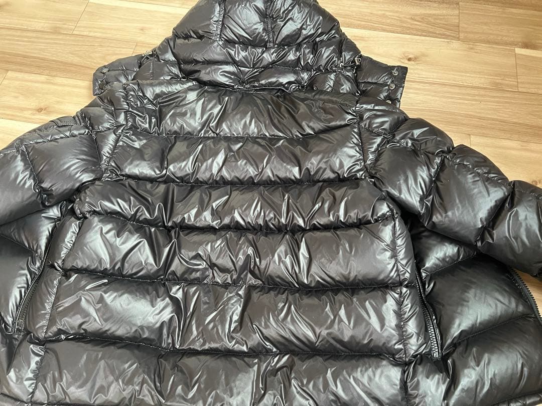 Moncler ブラック ダウンジャケット