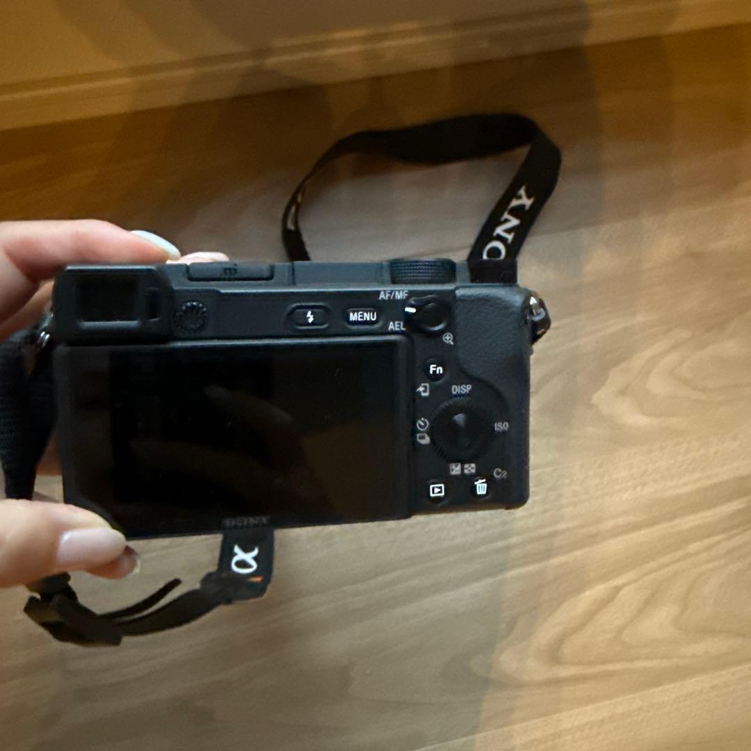 Sony アルファ6400 4K デジタル一眼レフカメラ レンズ　64GSD付き
