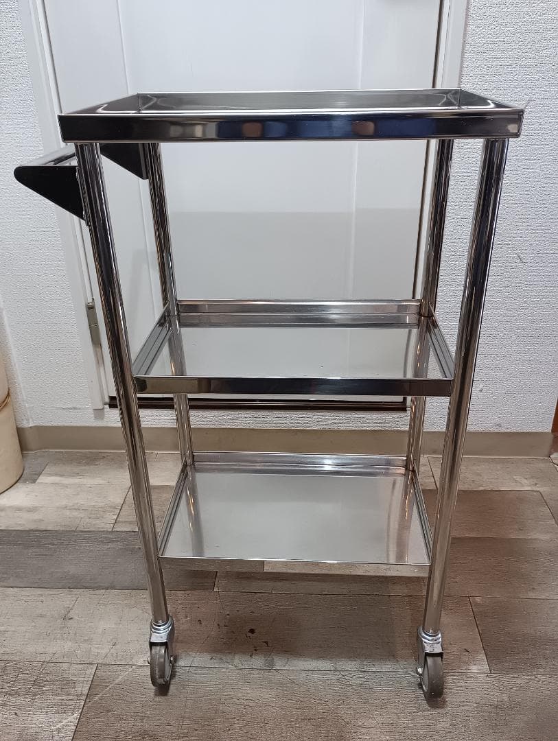 タカラベルモントステンレス製3段ワゴン①
