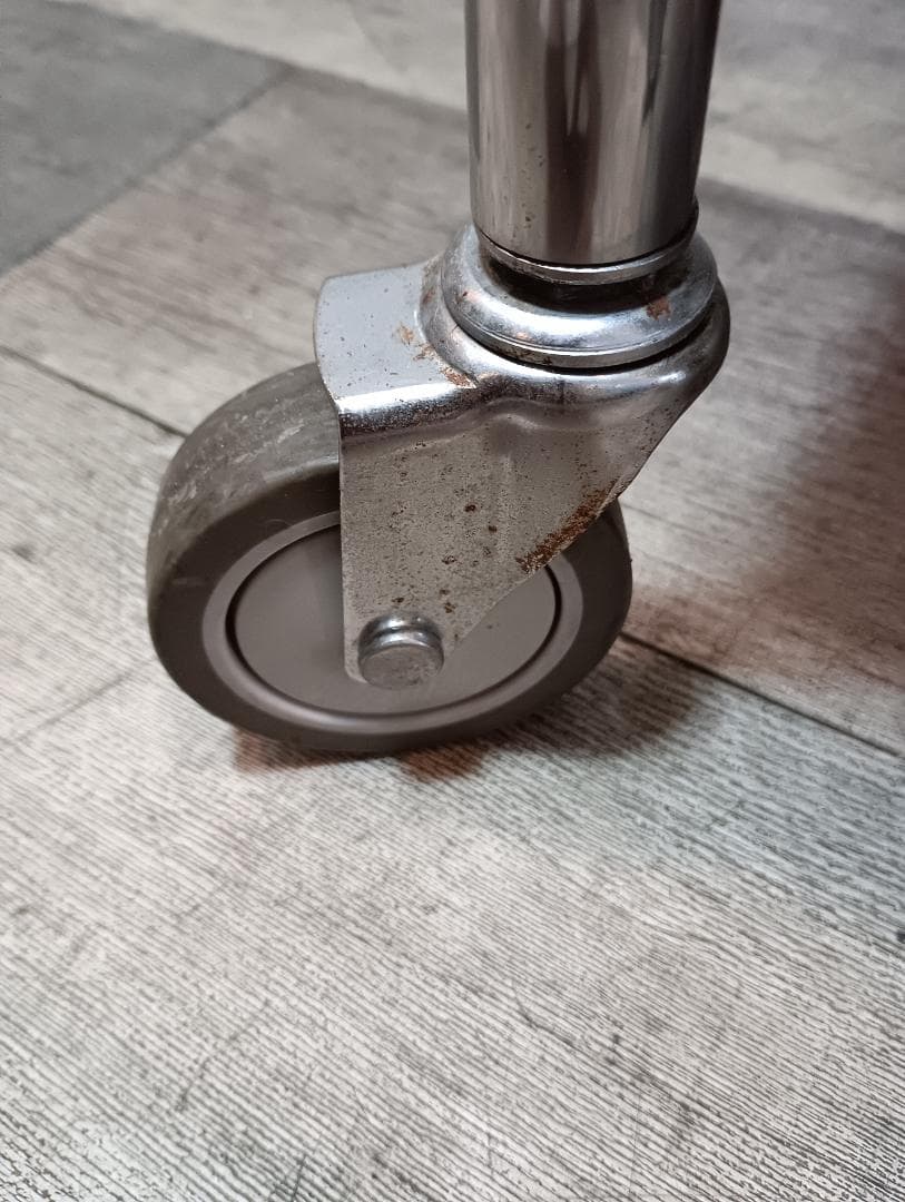 タカラベルモントステンレス製3段ワゴン①