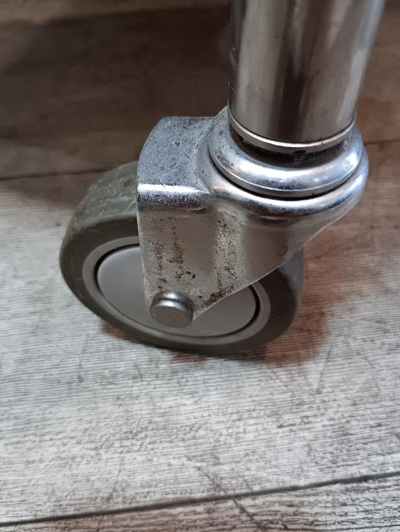 タカラベルモントステンレス製3段ワゴン①