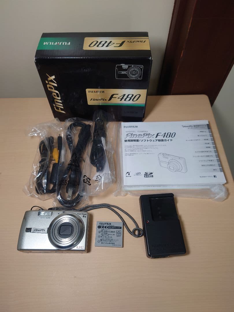 【動作良好】 FUJIFILM Finepix F480 シルバー
