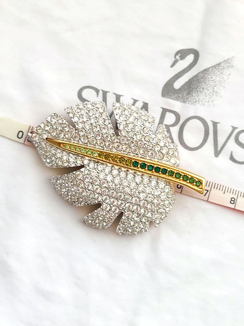 SWAROVSKI 大ぶりリーフ ブロー パヴェ ゴールド カラー