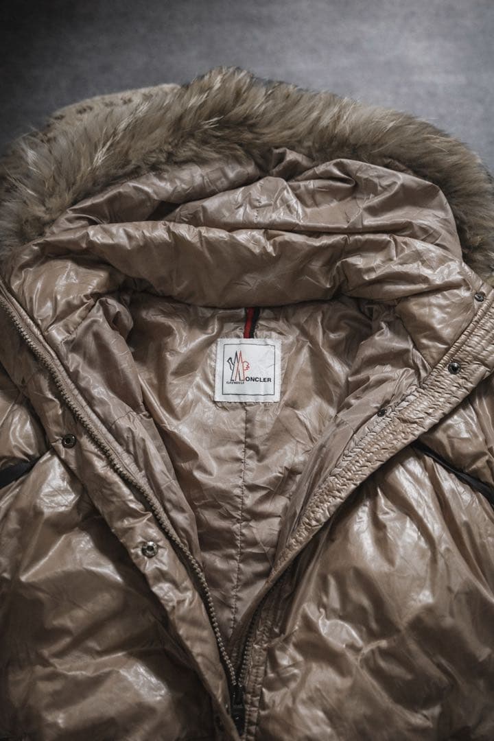 の*ん様 【MONCLER】正規品 フードダウンジャケット ベージュ サイズ2