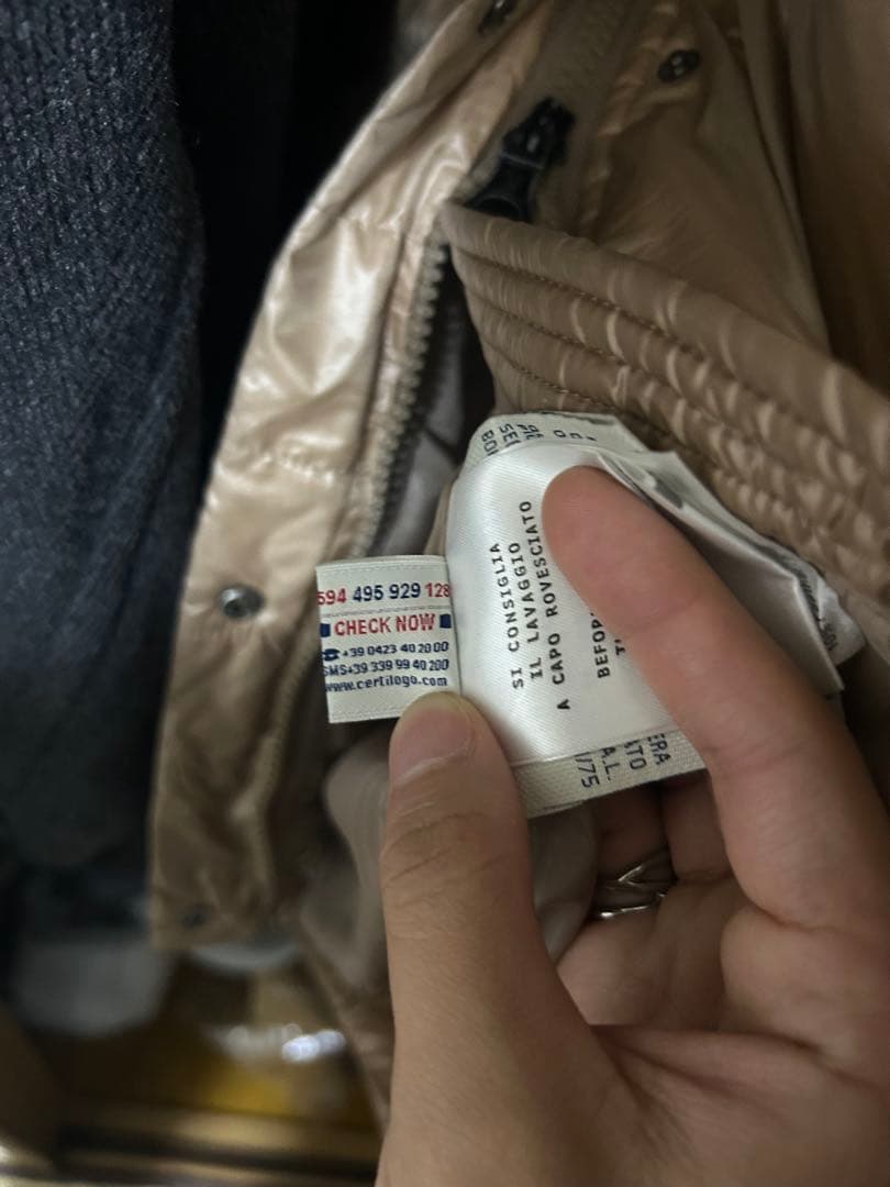 の*ん様 【MONCLER】正規品 フードダウンジャケット ベージュ サイズ2