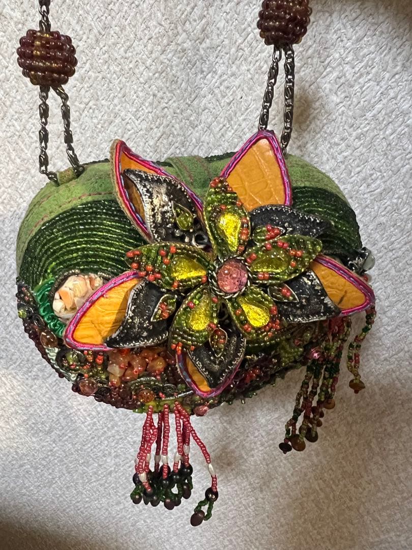 MARY FRANCES メアリーフランシス ハート型ビーズクラッチバッグ