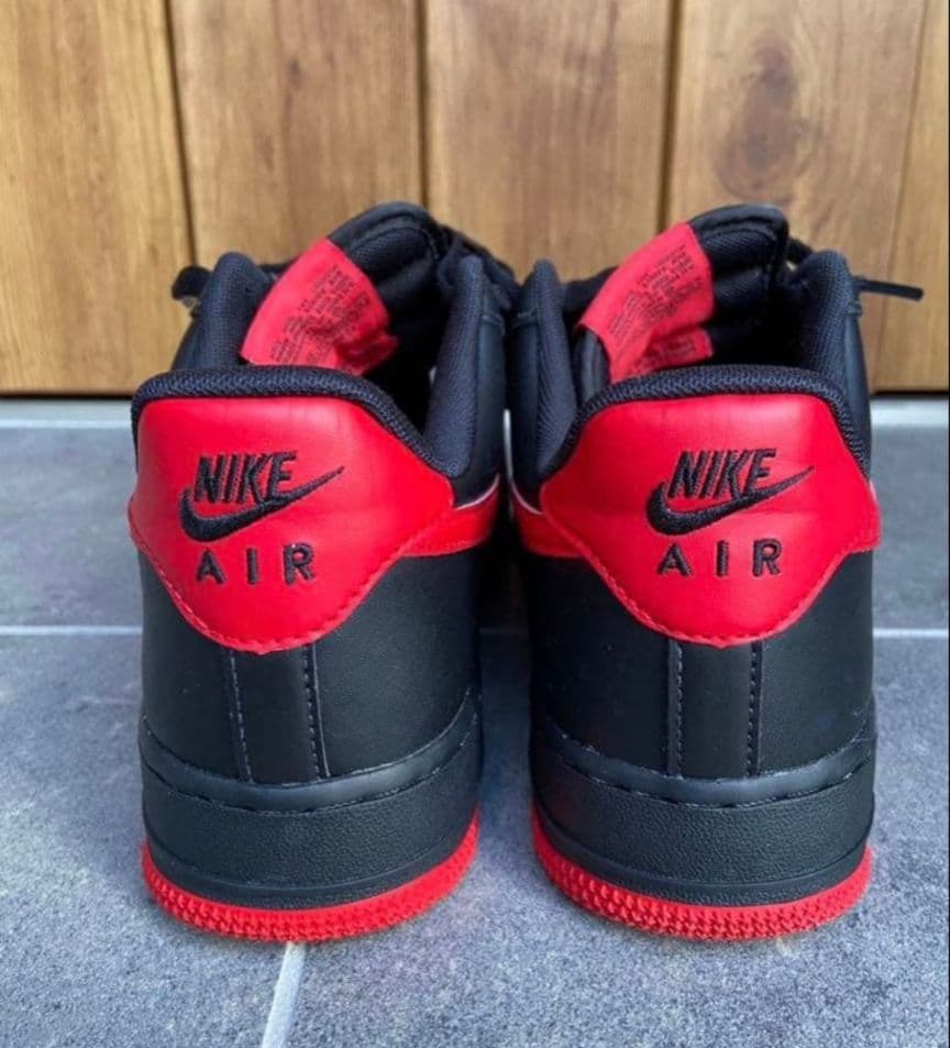 Nike Air Force 1 ブラック/レッド