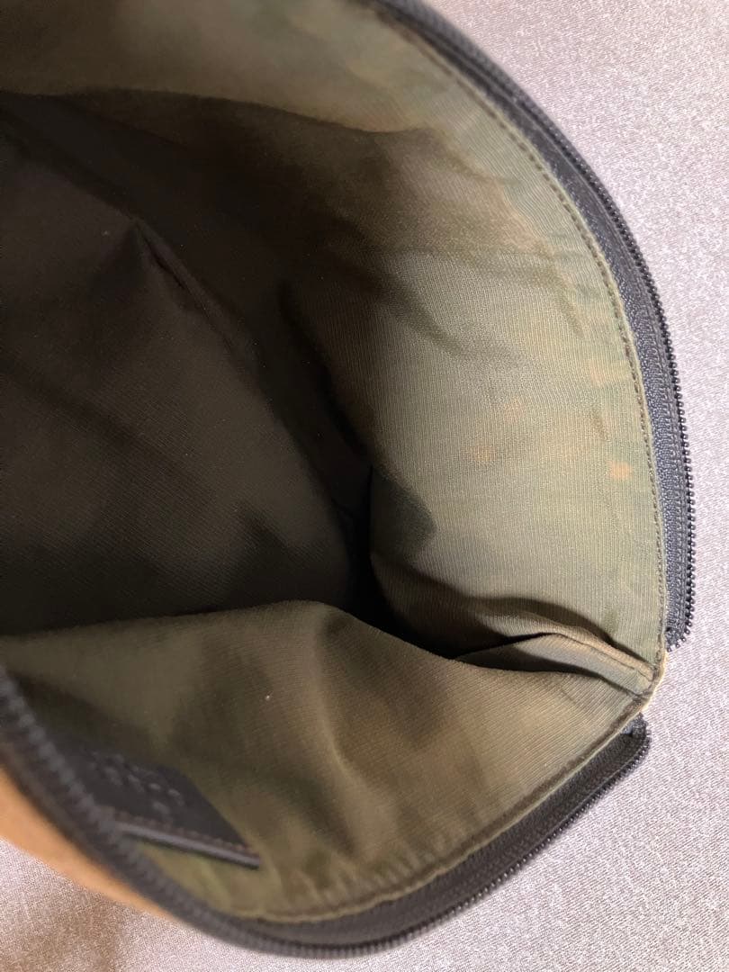 GUCCI ベージュ バナナポーチ　アクセサリーポーチ