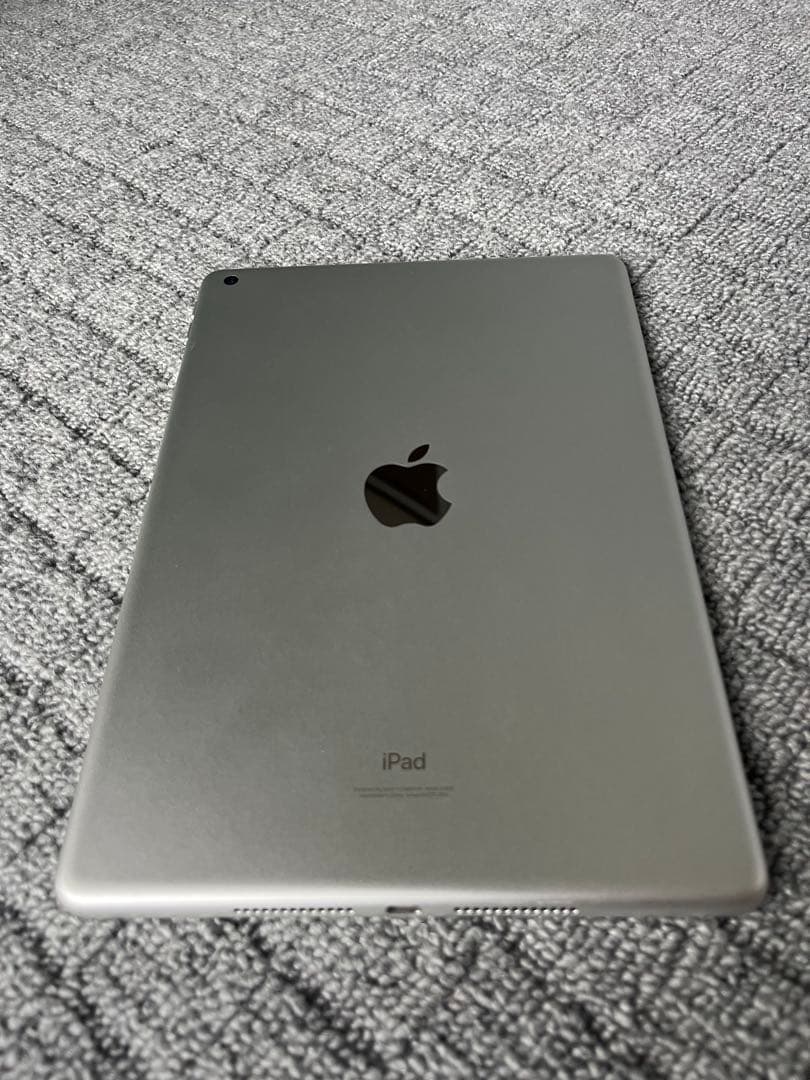 iPad（第9世代） Wi-Fi 64GB シルバー　カバー付けます。（おまけ）