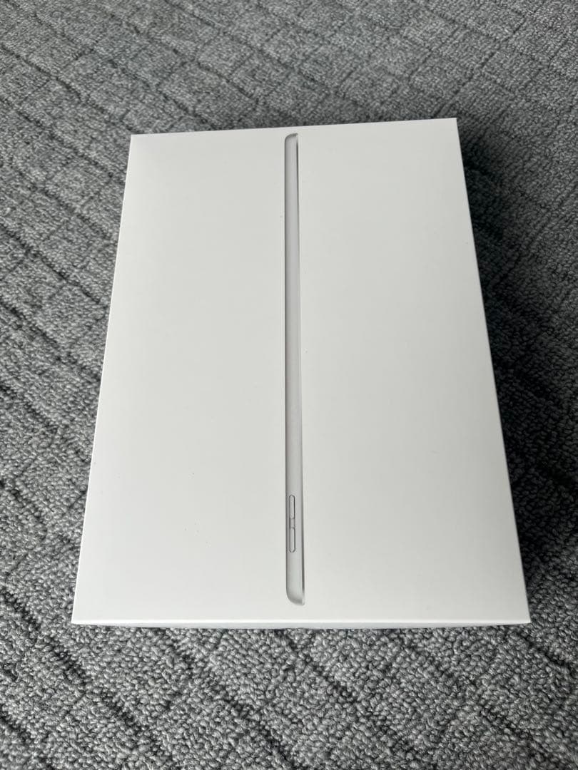 iPad（第9世代） Wi-Fi 64GB シルバー　カバー付けます。（おまけ）