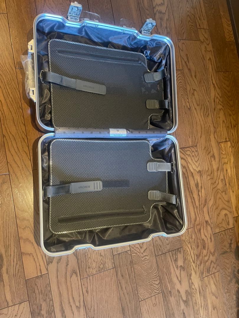 オリジナル　キャビン　シルバー スーツケース 35リットル