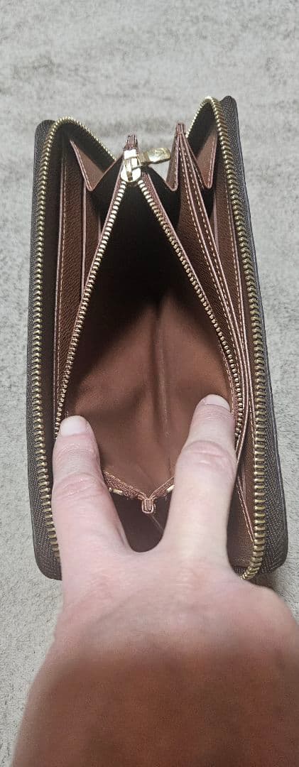 ルイヴィトンモノグラムジッピーウォレット