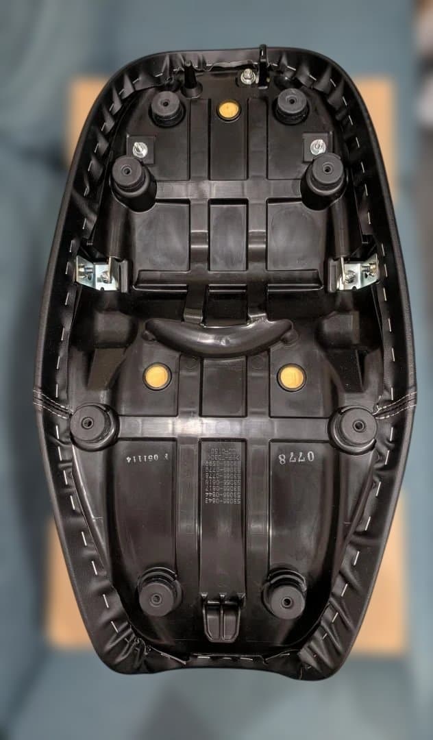 Z900RS 2023年式(8BL) 純正シート ブラック